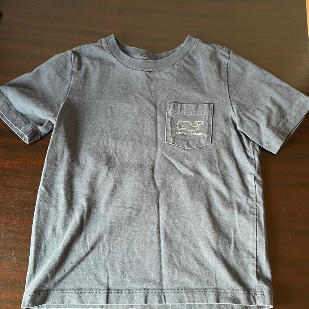 EUC Vineyard Vines T